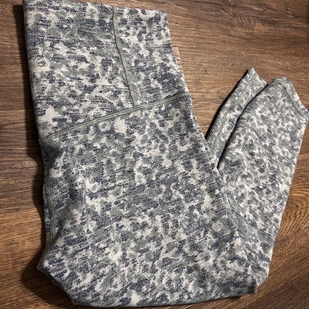 Athleta Elation Textured 7/8 Tight Legging Women's Medium Workout Active